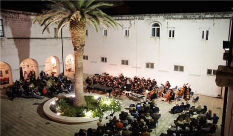 莫諾波里“尼諾·羅塔”音樂學(xué)院（CONSERVATORIO di MONOPOLI 