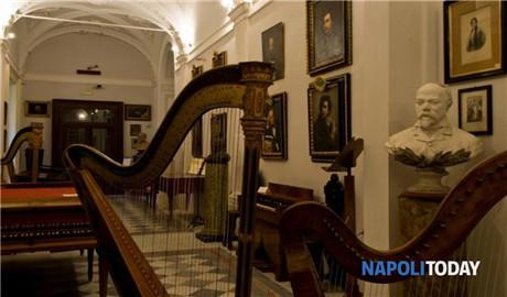 那不勒斯“圣彼得馬潔拉”音樂(lè)學(xué)院（CONSERVATORIO di NAPOLI 